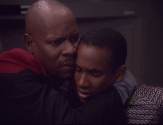 Sisko_hugs_Jake